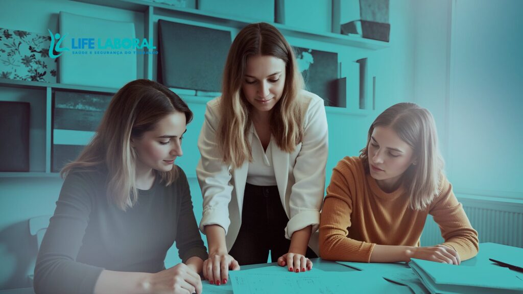 mulheres executivas trabalhando