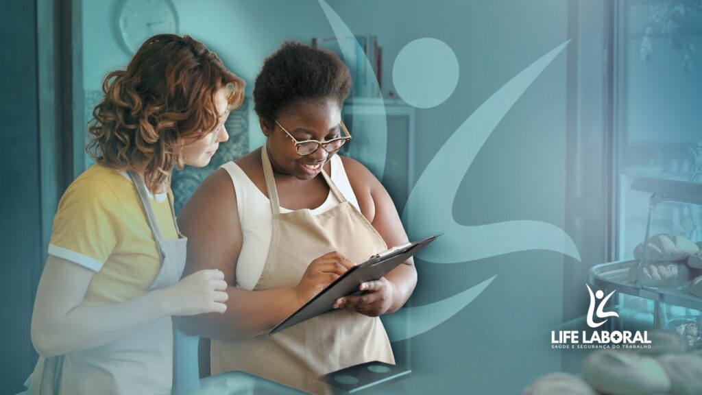 Mulheres trabalhando padaria